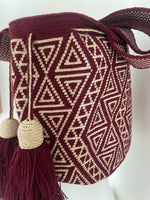 Load image into Gallery viewer, Are Wayuu Mochila - Grape/Gold