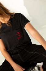Load image into Gallery viewer, Sin miedo a ser feliz Embroidered t-shirt