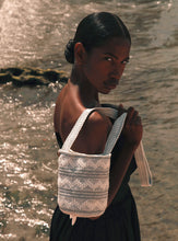 Load image into Gallery viewer, Caribeña Wayuu Silver Mochila
