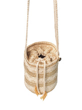 Load image into Gallery viewer, Caribeña Wayuu Gold Mochila
